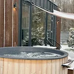 Dolina Slonca Obok Suntago - Nowoczesne Z Jacuzzi Nyaraló Benenard