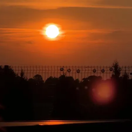 Dolina Slonca Obok Suntago - Nowoczesne Z Jacuzzi Дом отдыха Benenard